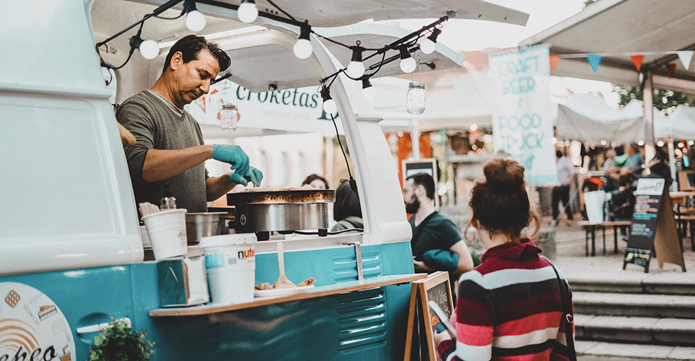 Wie reserviere ich einen Platz bei den Summer Food Truck Festivals?